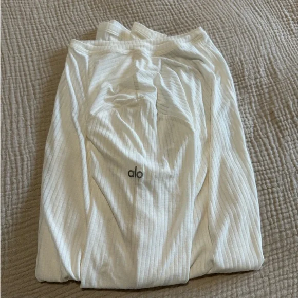 ALO Yoga ribbed long sleeve - Picture 9 of 9